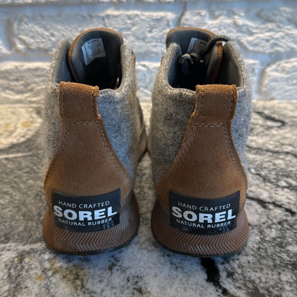 Sorel YOUTH “Out N About” Classic WATERPROOF Boots - Picture 2 of 3
